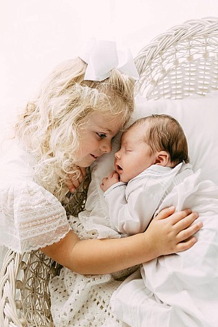 STUDIO NEWBORN Session (Baby and/or Family/Full 1.5-3 Hour Session)